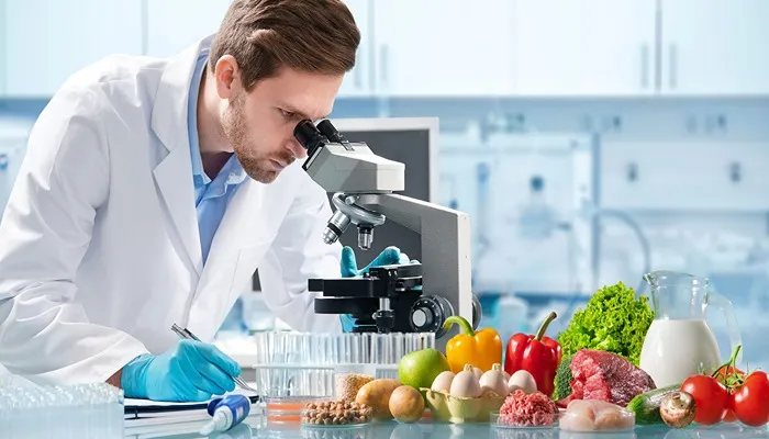 کاربرد اسید فرمیک در صنایع غذایی 3 محقق در آزمایشگاه